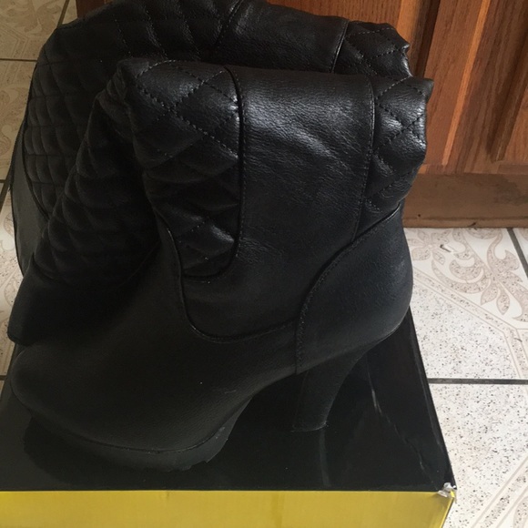 Heels - Picture 3 of 3